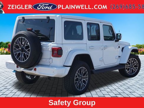 Used 2022 Jeep Wrangler Unlimited Sahara AWD/4WD image 5