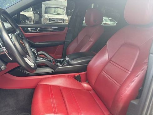 Used 2020 Porsche Cayenne AWD/4WD image 6