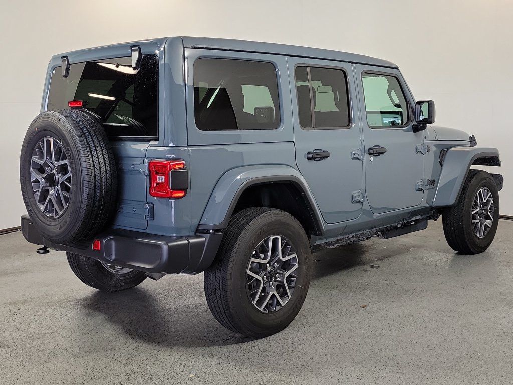 Used 2026 Jeep Wrangler Unlimited Sahara AWD/4WD image 6