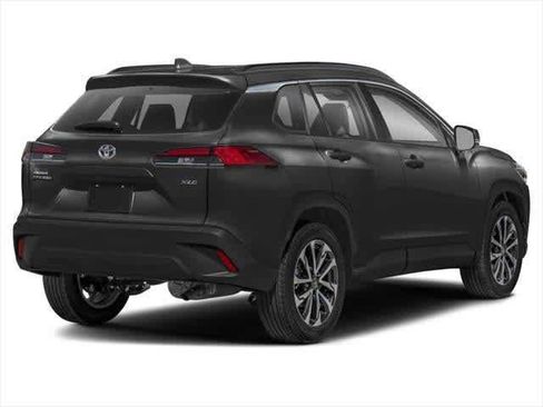 Used 2025 Toyota Corolla Cross XLE FWD image 2