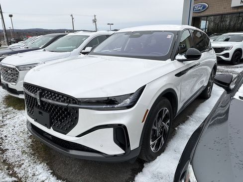 Used 2026 Lincoln Nautilus Premier w/ Jet Appearance Package image 4