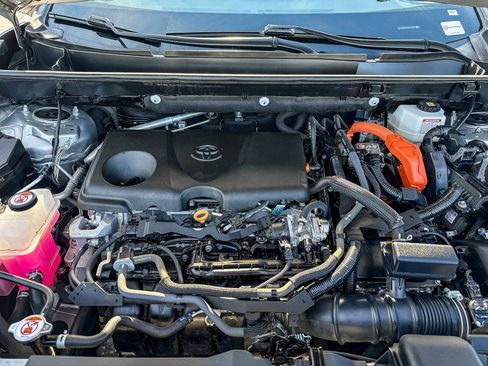 Used 2022 Toyota RAV4 SE image 30