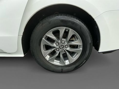 Used 2024 Toyota Sienna LE image 15