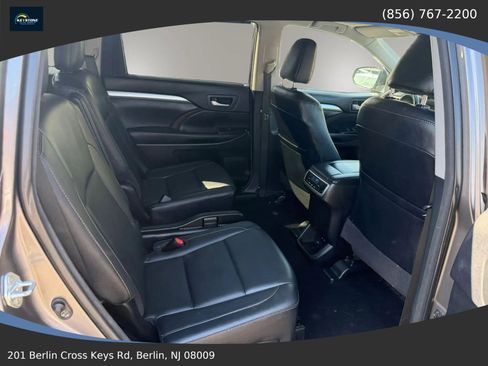 Used 2017 Toyota Highlander XLE FWD image 16