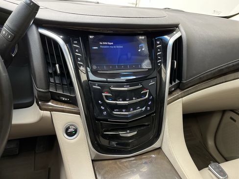 Used 2018 Cadillac Escalade ESV Premium Luxury AWD/4WD image 20