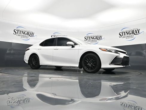 Used 2022 Toyota Camry LE image 17