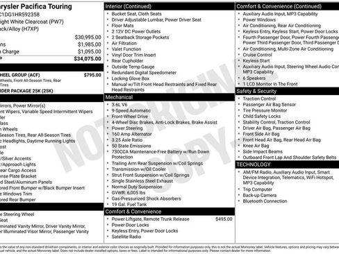 Used 2017 Chrysler Pacifica Touring w/ Tire & Wheel Group FWD image 3