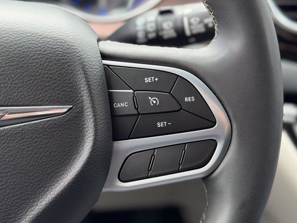 Used 2023 Chrysler Voyager LX FWD image 12