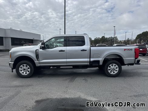 Used 2024 Ford F250 XLT w/ FX4 Off-Road Package image 4