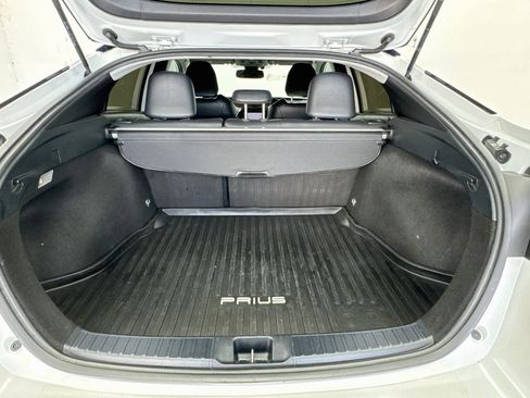 Used 2021 Toyota Prius XLE FWD image 17