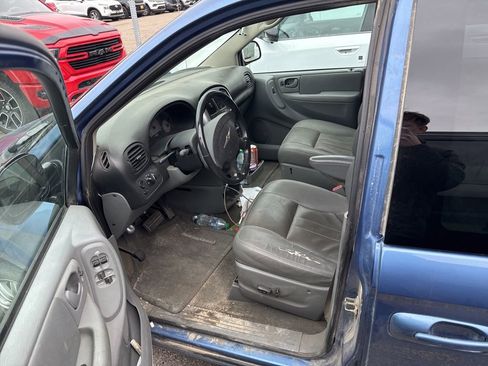 Used 2007 Chrysler Town & Country Touring w/ Leather Interior Group FWD image 12