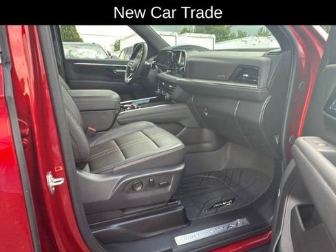 Used 2025 Chevrolet Suburban High Country AWD/4WD image 16