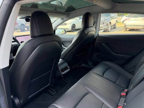 Used 2018 Tesla Model 3 Long Range RWD image 16