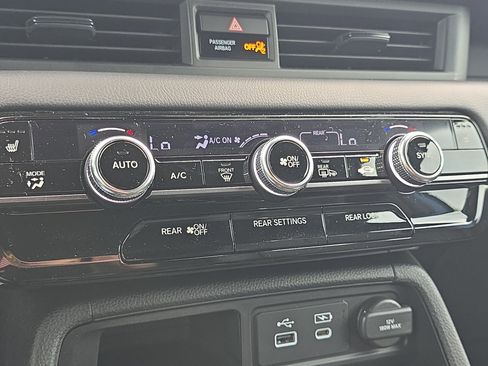 Used 2025 Honda Pilot TrailSport image 18