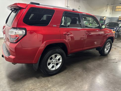 Used 2024 Toyota 4Runner SR5 AWD/4WD image 3