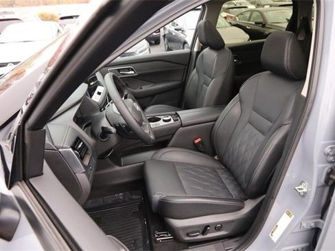 Certified 2025 Nissan Rogue Platinum image 10