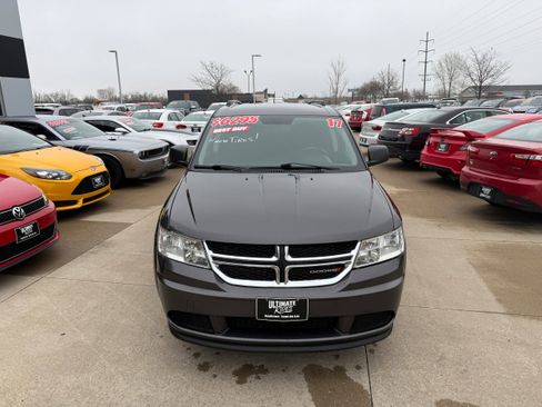 Used 2017 Dodge Journey SE w/ Flexible Seating Group image 3