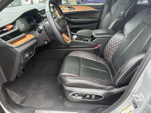 Used 2024 Jeep Grand Cherokee Summit AWD/4WD image 11