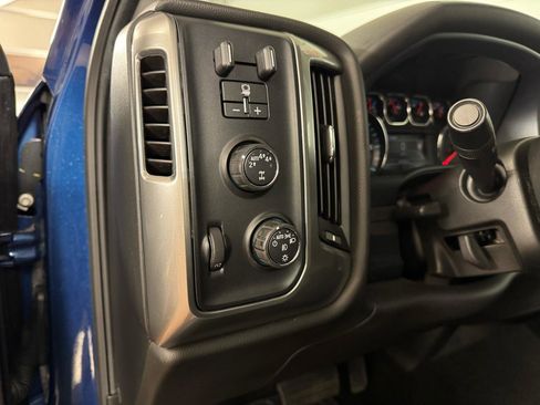 Used 2018 Chevrolet Silverado 1500 LT w/ All Star Edition image 17
