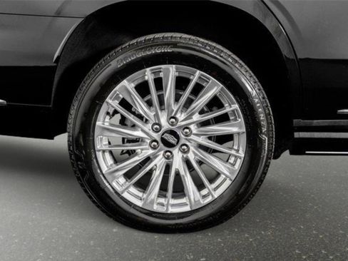 Used 2026 Cadillac Escalade Luxury w/ Touring Package image 8