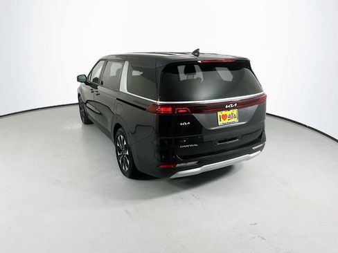 Used 2024 Kia Carnival EX FWD image 7