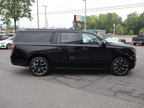 Used 2024 Chevrolet Suburban RST w/ Luxury Package AWD/4WD image 11