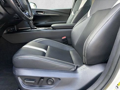 Used 2025 Toyota Camry SE FWD image 12