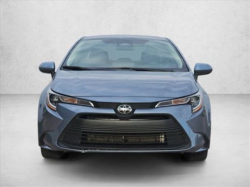 Used 2025 Toyota Corolla LE FWD image 2