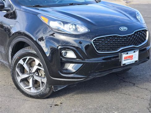 Used 2020 Kia Sportage LX image 2