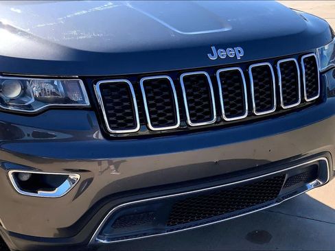 Used 2017 Jeep Grand Cherokee Limited AWD/4WD image 29