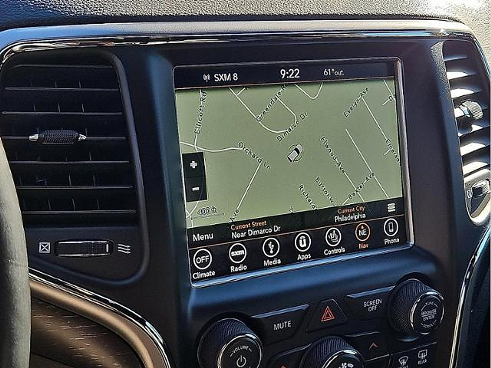 Used 2018 Jeep Grand Cherokee Altitude AWD/4WD image 16