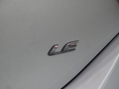 Used 2017 Toyota Corolla LE image 38