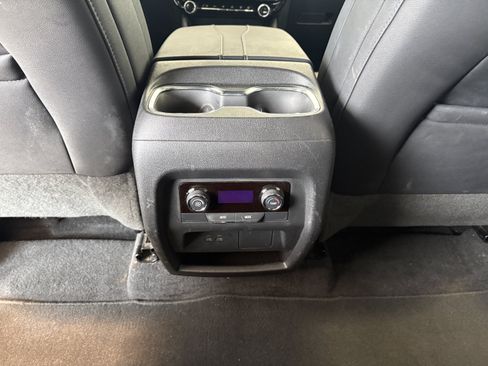 Used 2025 Chevrolet Traverse LT FWD image 21