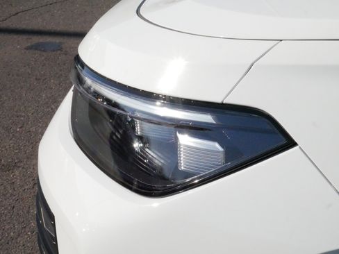 Used 2025 Volkswagen Tiguan SE image 16