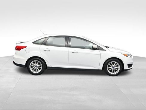 Used 2016 Ford Focus SE FWD image 6