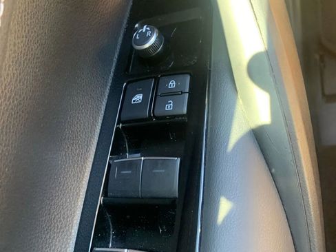 Used 2019 Toyota Corolla SE image 19