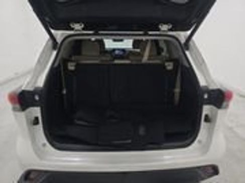 Used 2021 Toyota Highlander XLE image 16