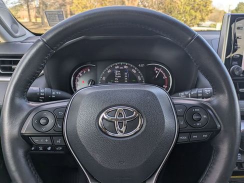 Used 2021 Toyota RAV4 Limited image 13