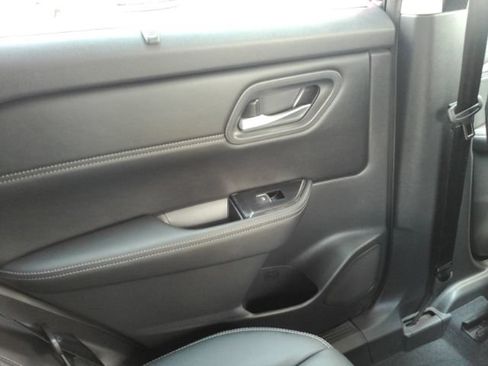 Used 2024 Nissan Rogue SL w/ SL Premium Package FWD image 34
