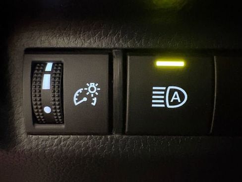 Used 2023 Toyota RAV4 AWD Hybrid image 10