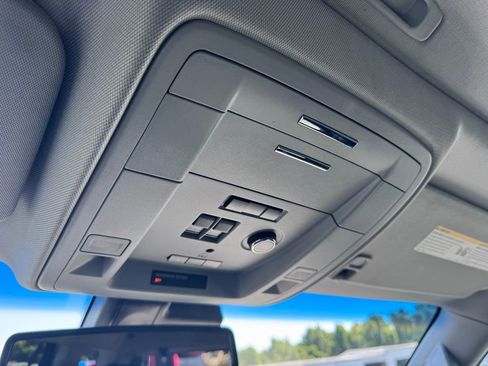 Used 2018 Chevrolet Tahoe LT AWD/4WD image 37