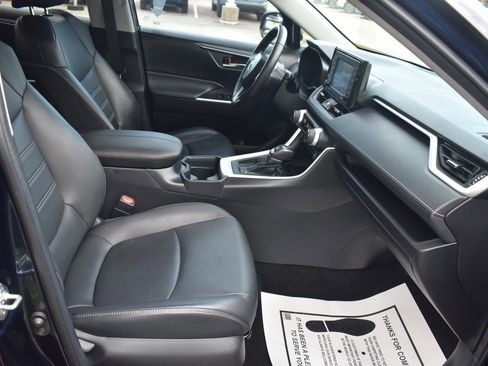 Used 2020 Toyota RAV4 XLE Premium FWD image 65