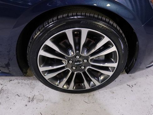 Used 2017 Lincoln Continental Select image 41