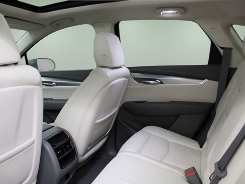 Used 2017 Cadillac XT5 Luxury image 16