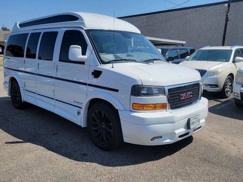 Used 2021 GMC Savana 2500 w/ Enhanced Convenience Package image 3