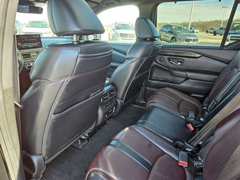 Used 2023 Honda Pilot Elite image 25