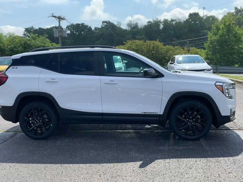 Certified 2024 GMC Terrain SLE w/ Driver Convenience Package AWD/4WD image 9