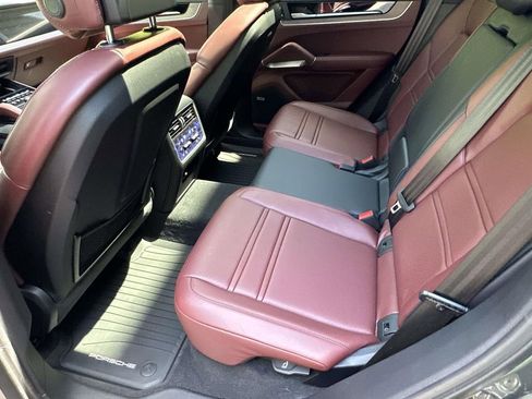 Certified 2025 Porsche Cayenne Coupe AWD/4WD image 13