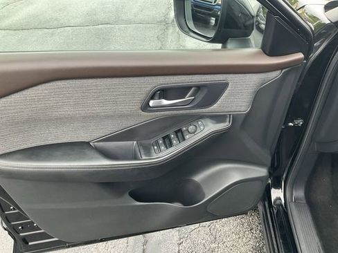 Used 2023 Nissan Rogue SV AWD/4WD image 25
