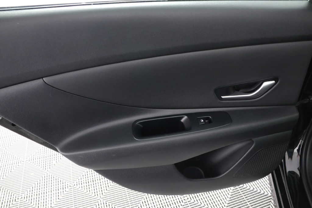 Used 2025 Hyundai Elantra SEL FWD image 27